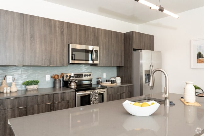 2BR, 2BA - 1089SF - Cocina - Claro at High Point