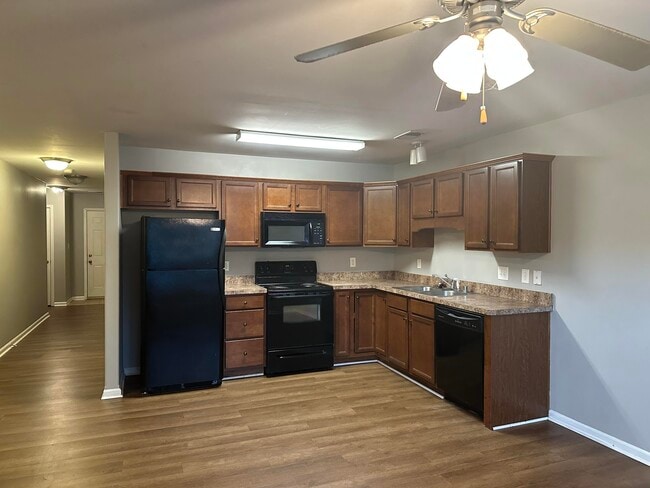 Photo - 3804 Pinecrest Way