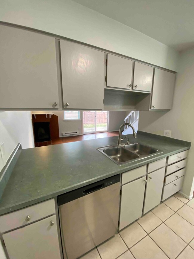 Photo - 2024 Goss St