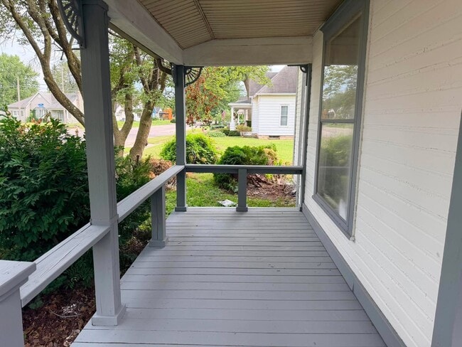 Photo - 633 S Apperson Way