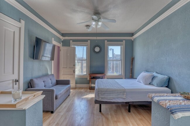 2nd floor front room, queen bed
