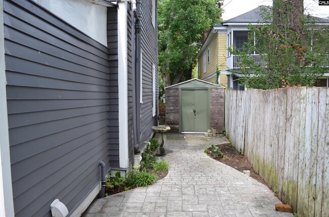 Photo - 916 Chester St