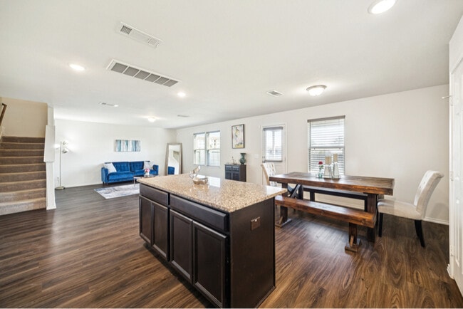 Photo - 1606 Avocet Way