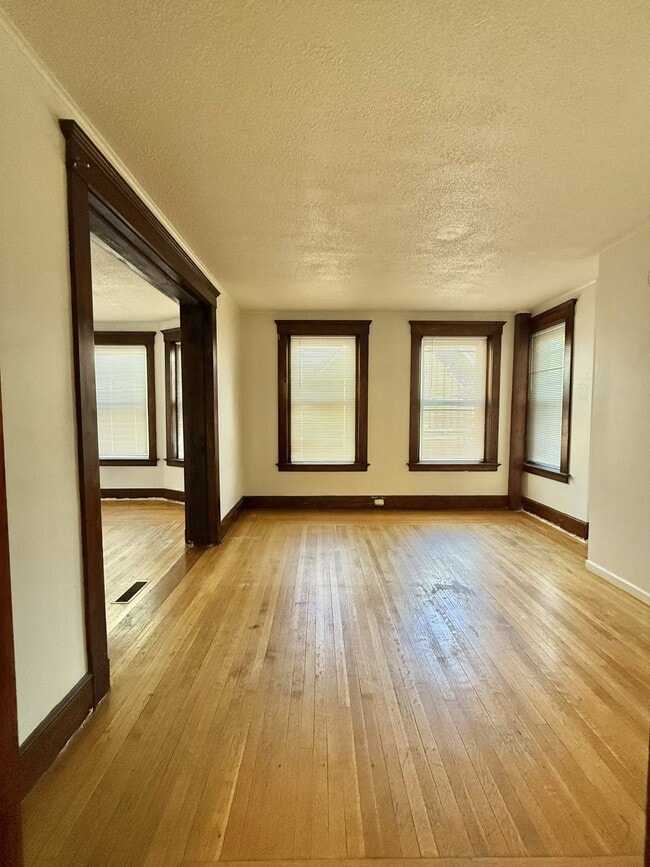 Building Photo - 322 Edgewood Ave