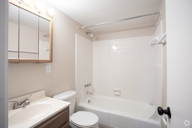 2BR,2BA,-960SF - Foxcroft I