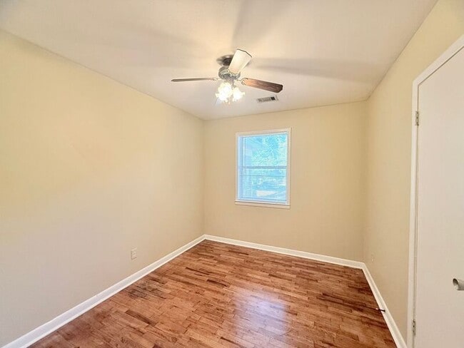 Photo - 8920 Lewis St