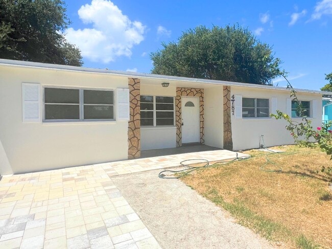 Building Photo - 4787 Tortuga Dr