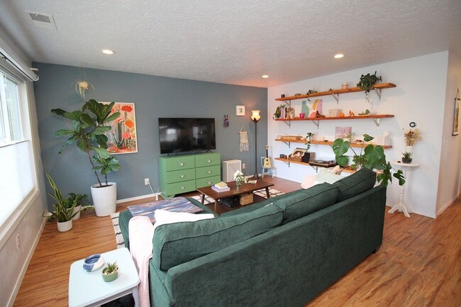 Photo - 205 NE 79th Ave