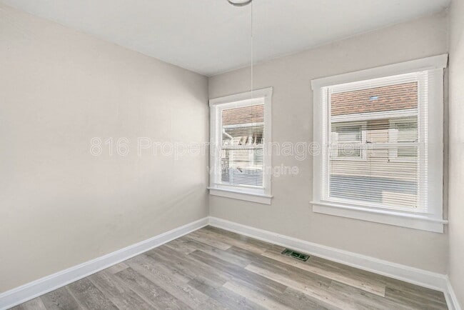Photo - 5713 Brooklyn Ave