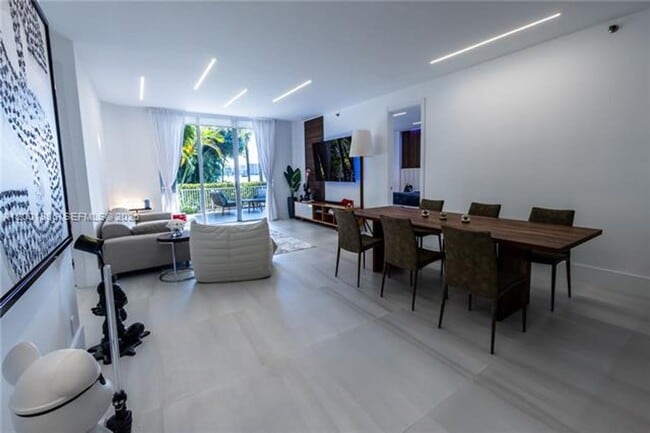 Photo - 3600 Mystic Pointe Dr Unidad 3600 Mystic Pointe Dr # 114