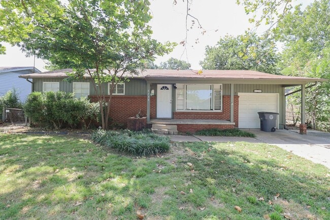 Building Photo - 3 Bed | 1 Bath in Midtown! Rental