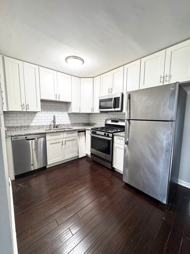 Photo - 5644 W 105th St