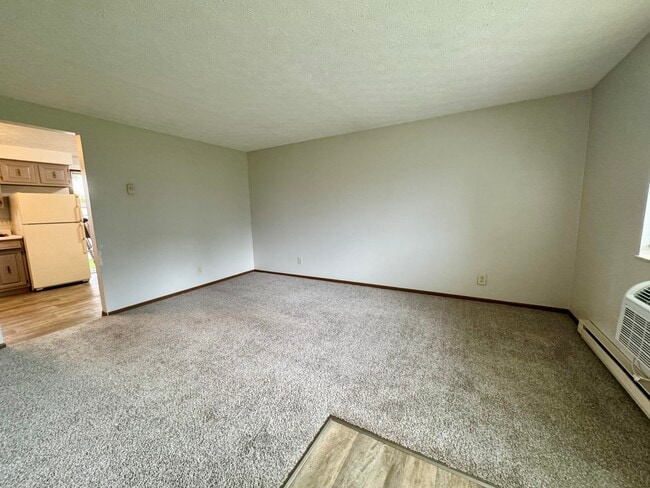 Photo - 7337 Seymour St NW