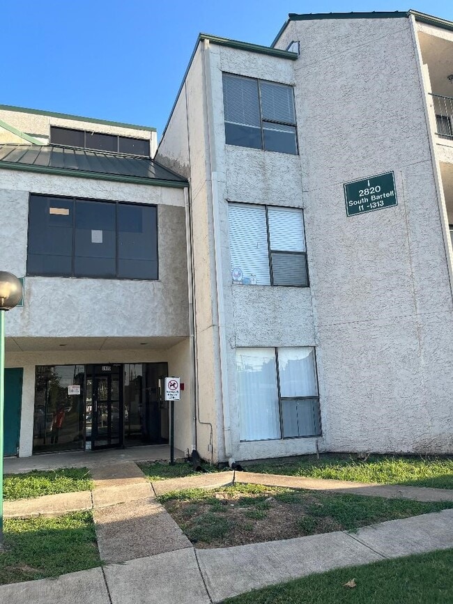 Building Photo - 2820 S Bartell Dr Unit 37