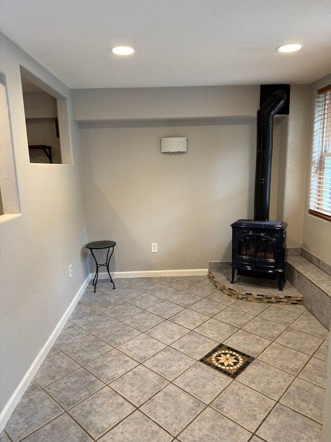 Photo - 37 Silver Spruce