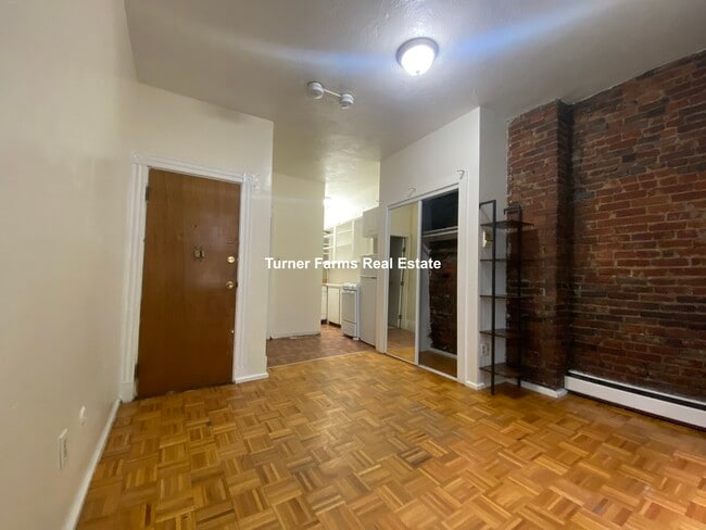 Building Photo - 44 Anderson St Unit 40-2 Rental