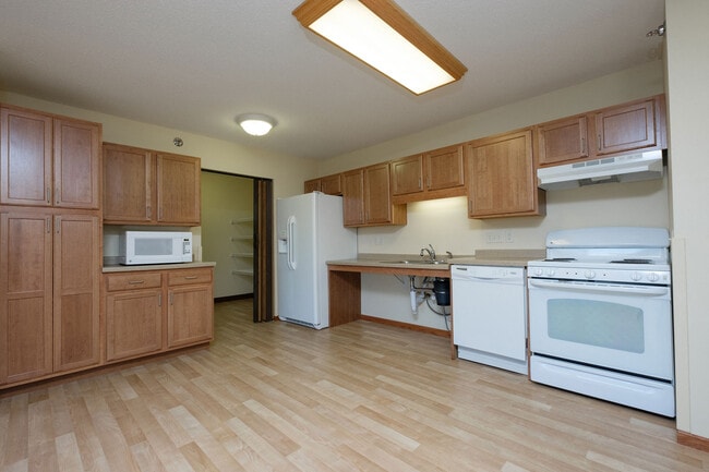 Fargo, ND Crossroads Apartments | Kitchen