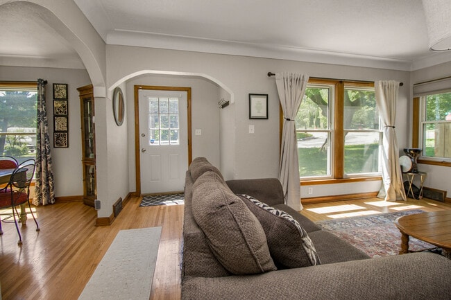 Photo - 412 Bircher Ave
