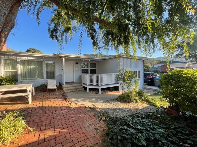 Building Photo - Large 6- Bedroom, 3-Bathroom home in San Luis Obispo