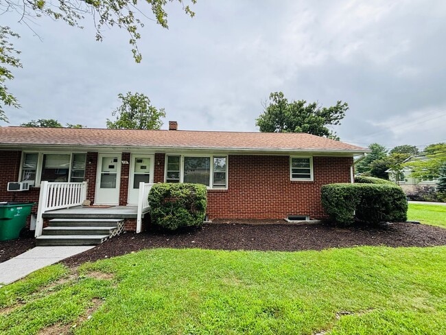Building Photo - 121 Hearthstone Dr Unit 1