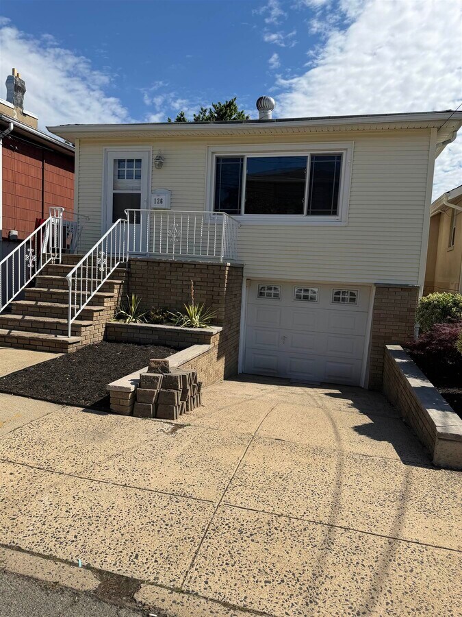 Photo - 126 Huber St