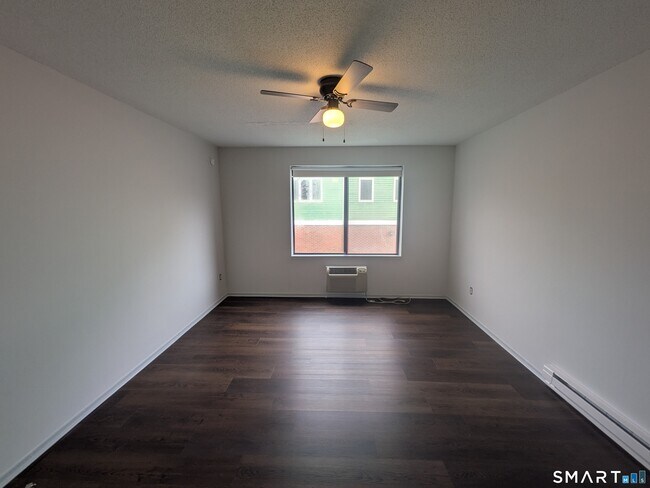 Photo - 289 Main Ave