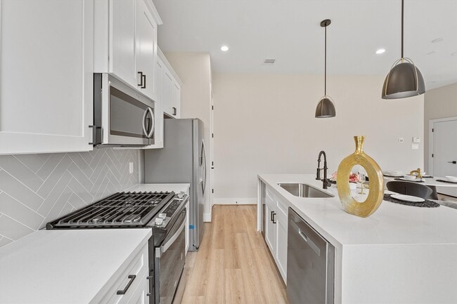 Building Photo - 833 Dorchester St Rental