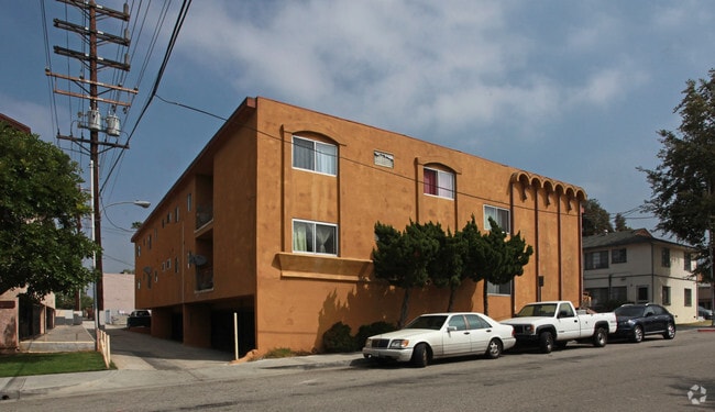 1063 Justin Ave