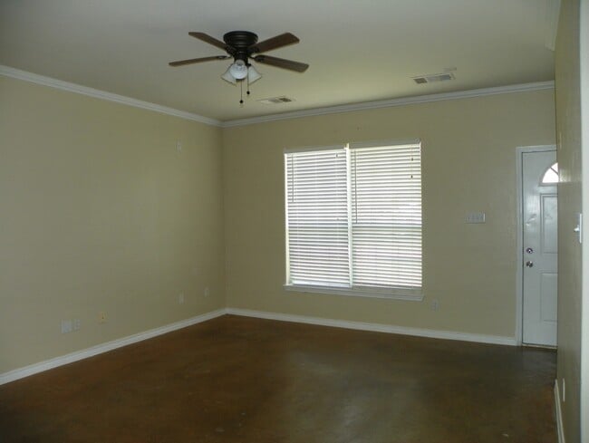 Building Photo - 2601 Cypress Ln Unit 2601 A Cypress Ln Rental