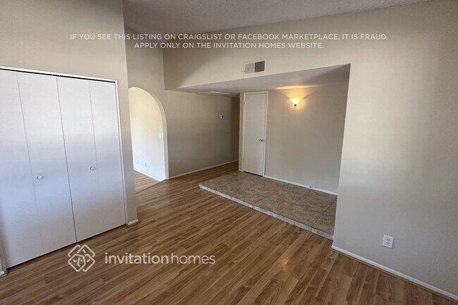 1643 W Muriel Dr