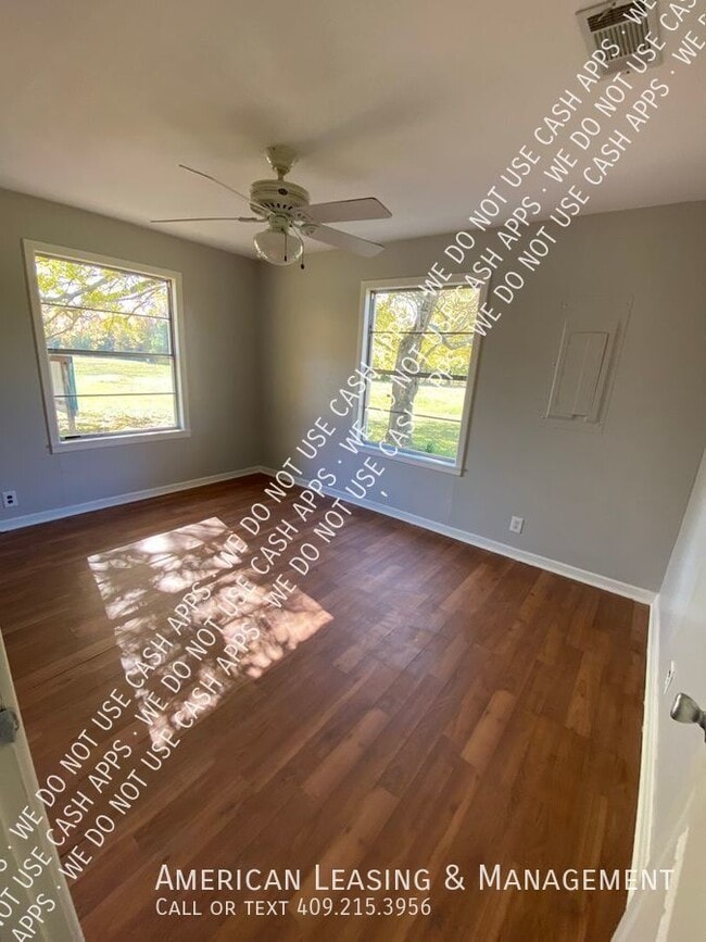 Photo - 235 Chapmon Rd.-