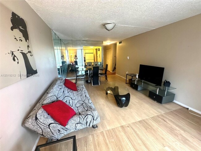 Photo - 16851 NE 23rd Ave Unidad A217