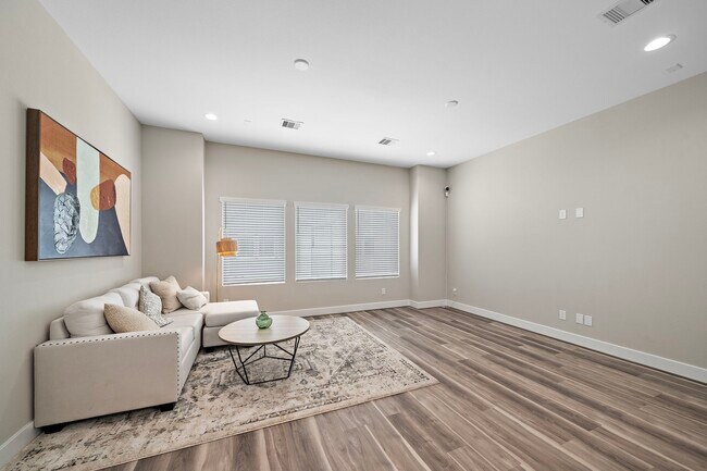 Photo - 2623 Huntington Creek Ln