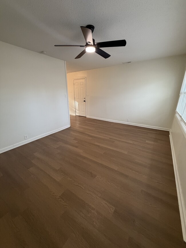 Photo - 11000 Ewing Ave