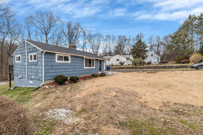 Photo - 149 Lakeside Blvd E