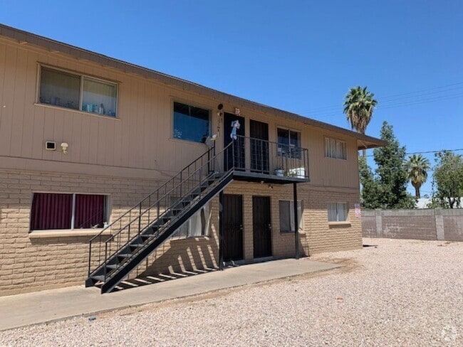 Building Photo - 330 W 5th Pl Unit #2 Rental