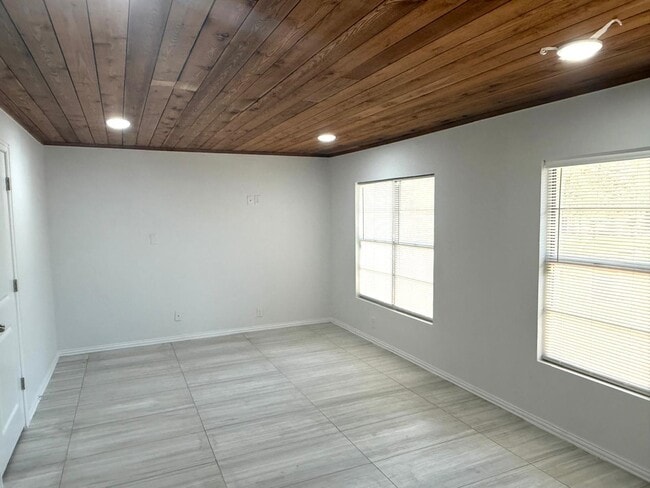608 Sesame Ln