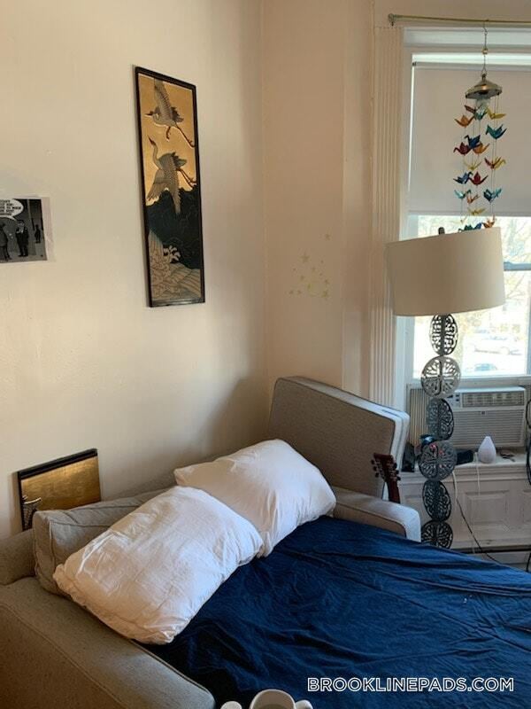 Photo - 1077 Beacon St Unidad 4