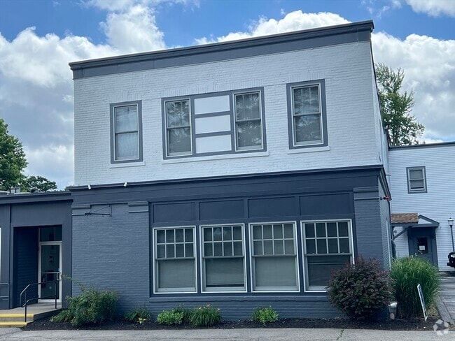 Building Photo - 1269 Main St Rental