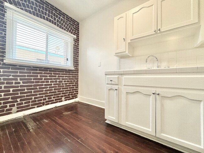 Photo - 147 Normandie Ave Apartment Unit 205