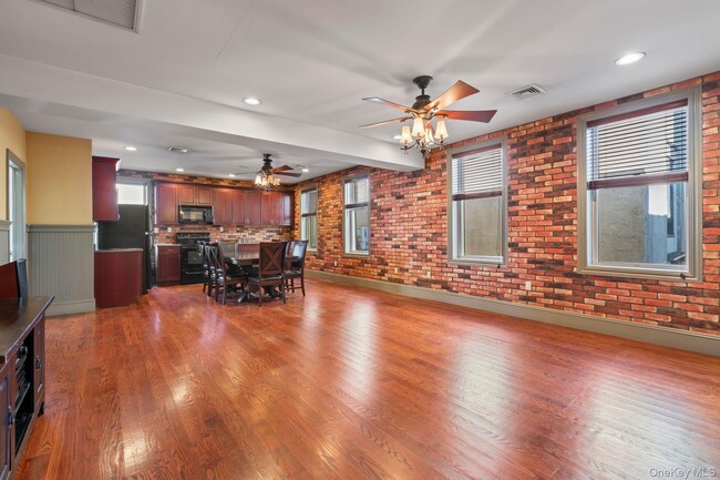 Building Photo - 377 New York Ave Rental