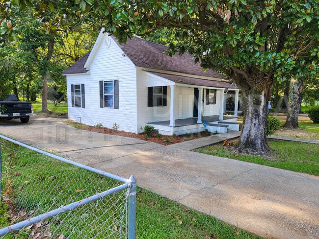 Photo - 215 Adams St