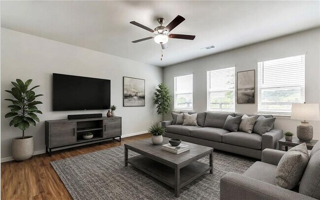 Photo - 118 Briarwood Dr E