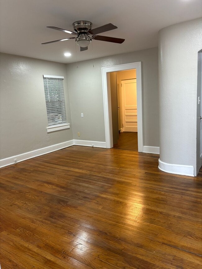 Photo - DUPLEX NEAR LEON/TMH Unit 1130