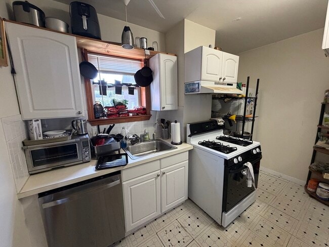 Building Photo - 68 Gore St Unit 3