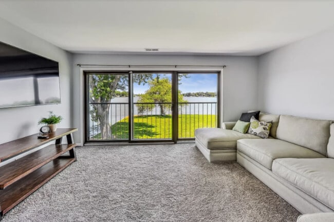 Building Photo - 36856 N Hickory Ct Unit ID1374780P