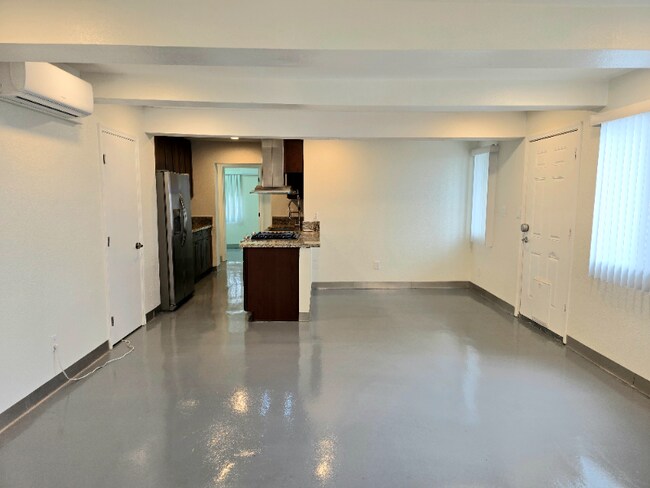 Photo - 1719 W Walnut Ave