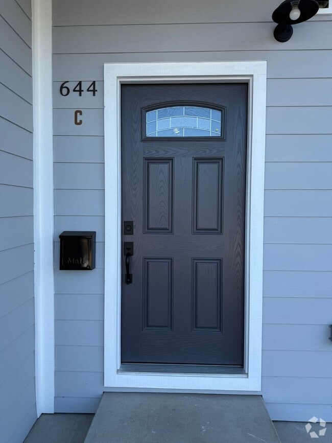 Building Photo - 644 Green St Unit C Rental