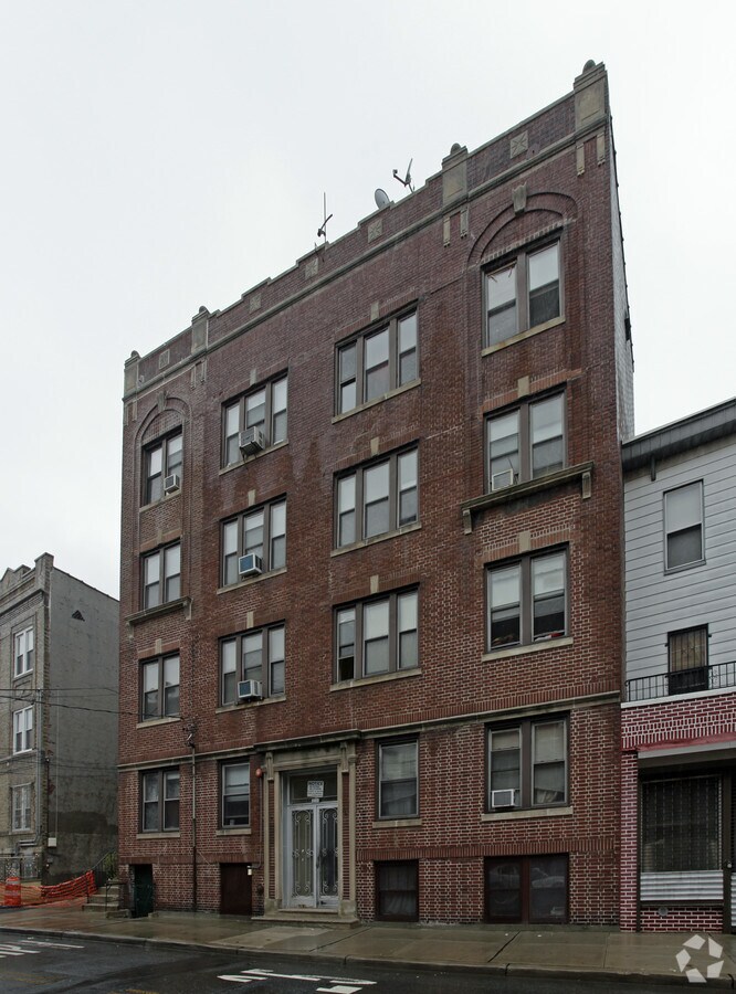 Photo - 319 Summit Ave