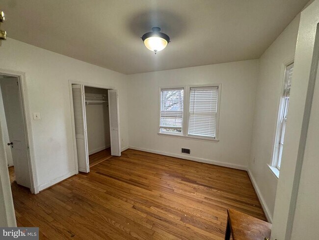 Building Photo - 491 N Latham St